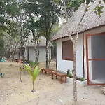Cabanas Camping Yaxmuul